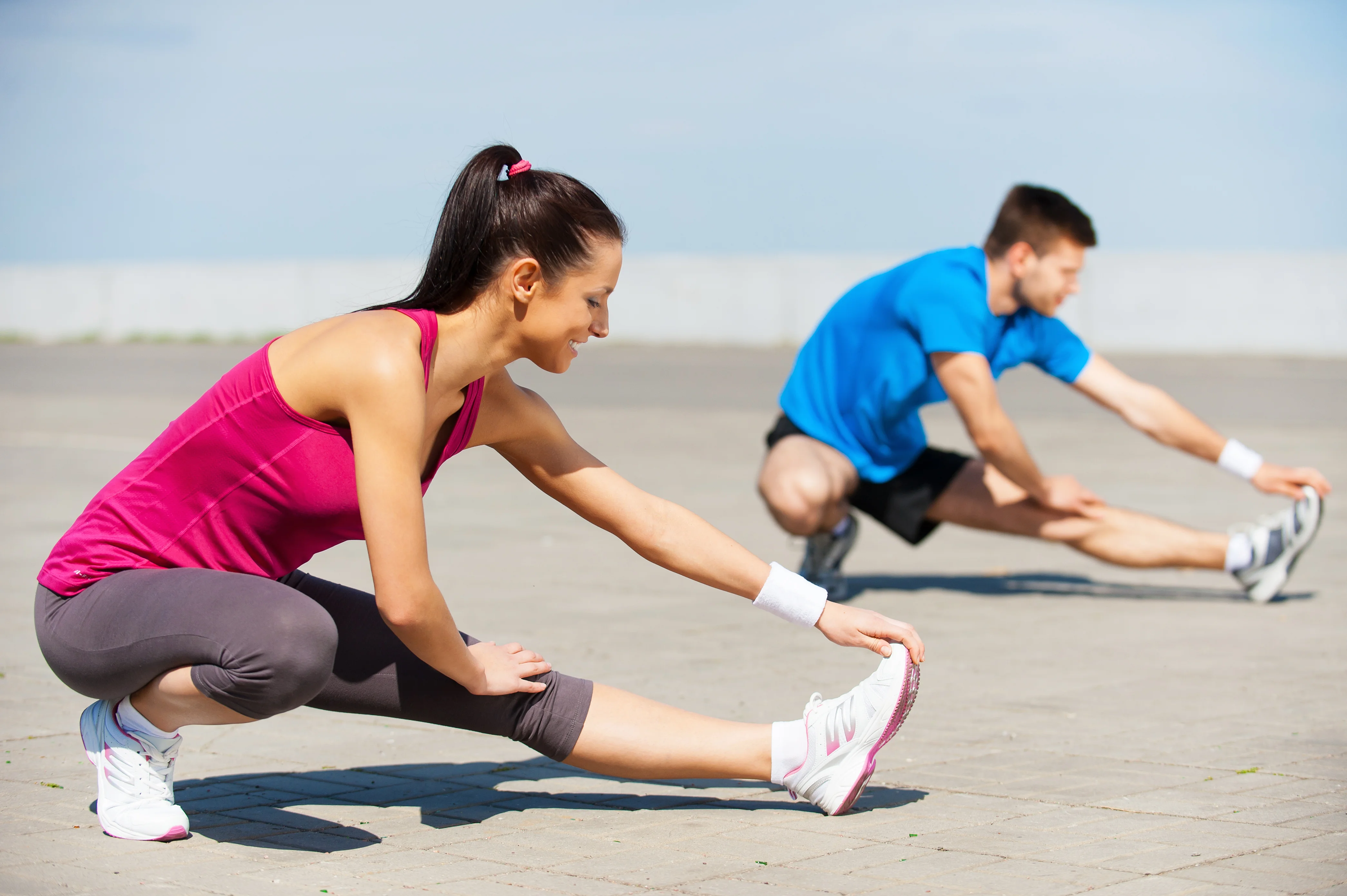 Patient performing strength exercises with physical therapist showing integration of physical therapist cbd insights